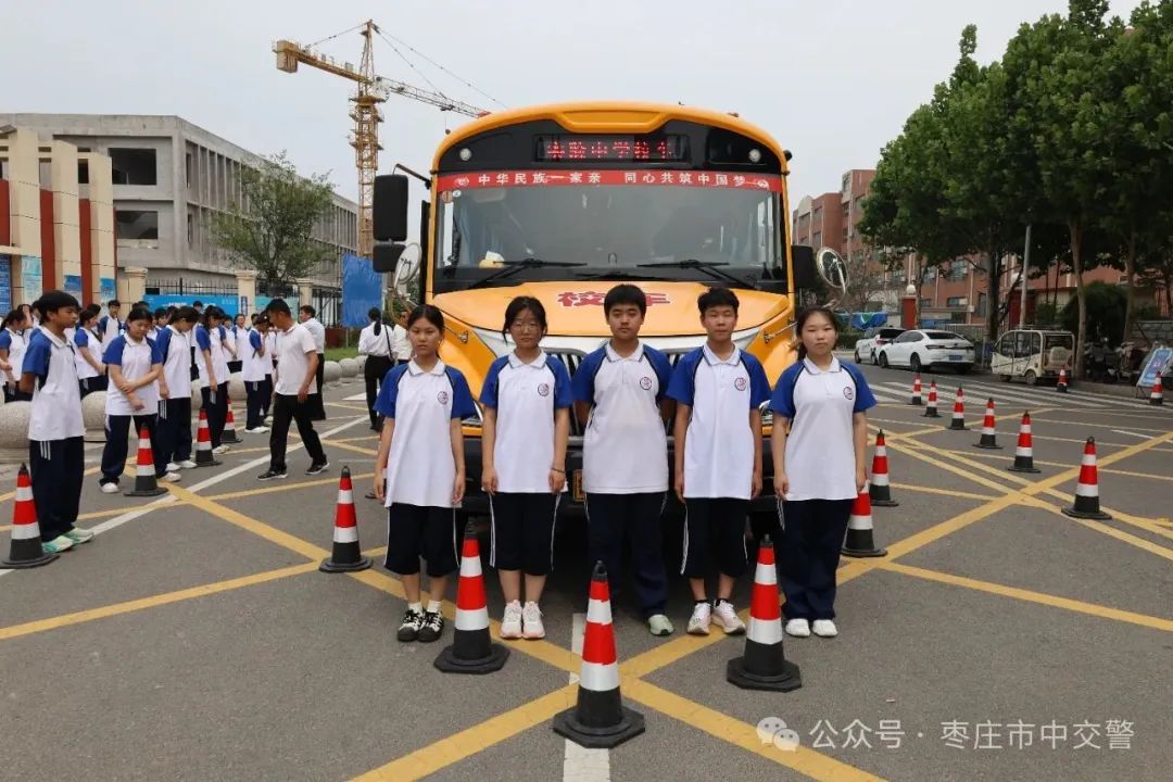 吹響“平安哨” 嚴把“安全關(guān)” 讓校車“跑”得更安全！
