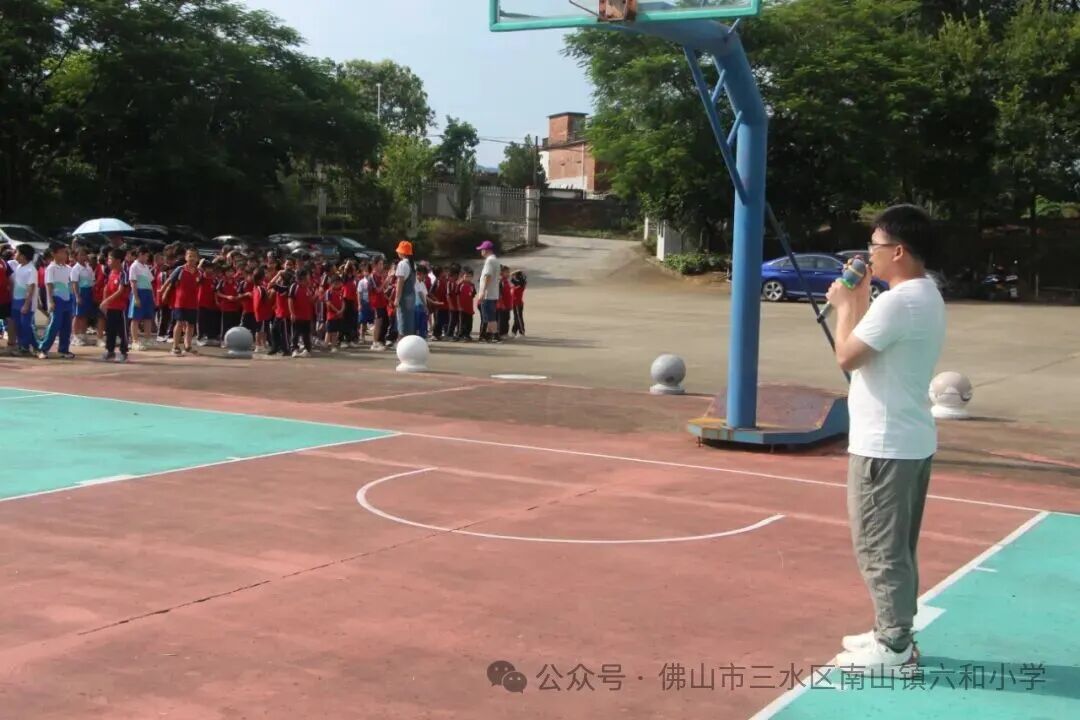快樂乘車，安全同行——南山鎮(zhèn)六和小學2025—2026學年校車消防逃生演練