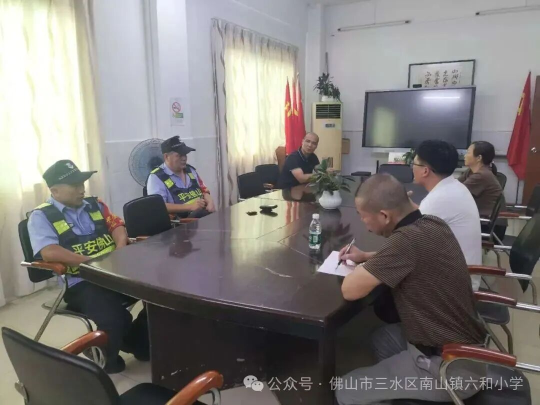 快樂乘車，安全同行——南山鎮(zhèn)六和小學2025—2026學年校車消防逃生演練