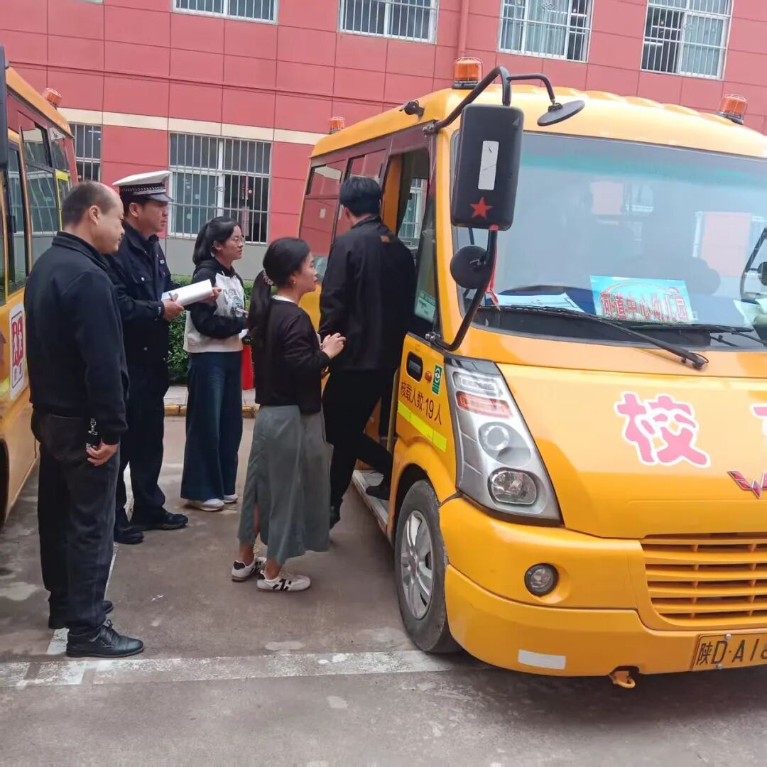 貞元中隊(duì)聯(lián)合多部門開(kāi)展秋季校車安全專題培訓(xùn)/ 貞元中隊(duì)聯(lián)合多部門開(kāi)展秋季校車安全專題培訓(xùn)