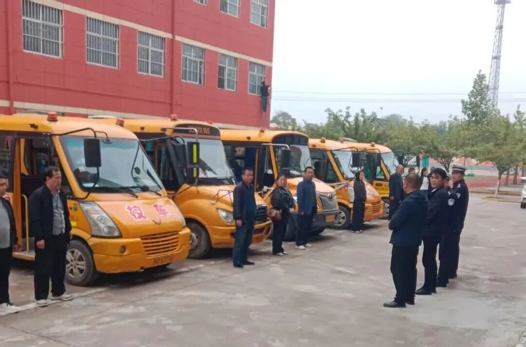 貞元中隊(duì)聯(lián)合多部門開(kāi)展秋季校車安全專題培訓(xùn)/ 貞元中隊(duì)聯(lián)合多部門開(kāi)展秋季校車安全專題培訓(xùn)