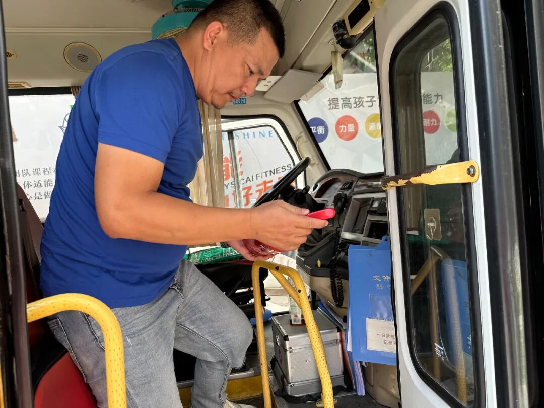 【平安校園】為愛護(hù)航，平安校車伴我行 ——石獅市恩啟頓幼兒園校車應(yīng)急疏散演練