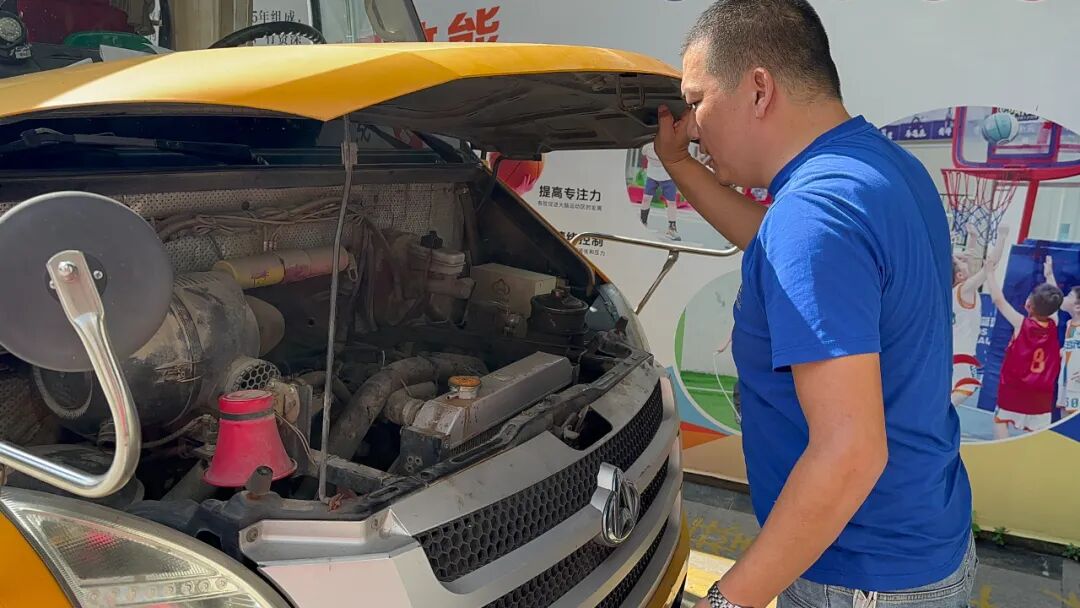 【平安校園】為愛護(hù)航，平安校車伴我行 ——石獅市恩啟頓幼兒園校車應(yīng)急疏散演練