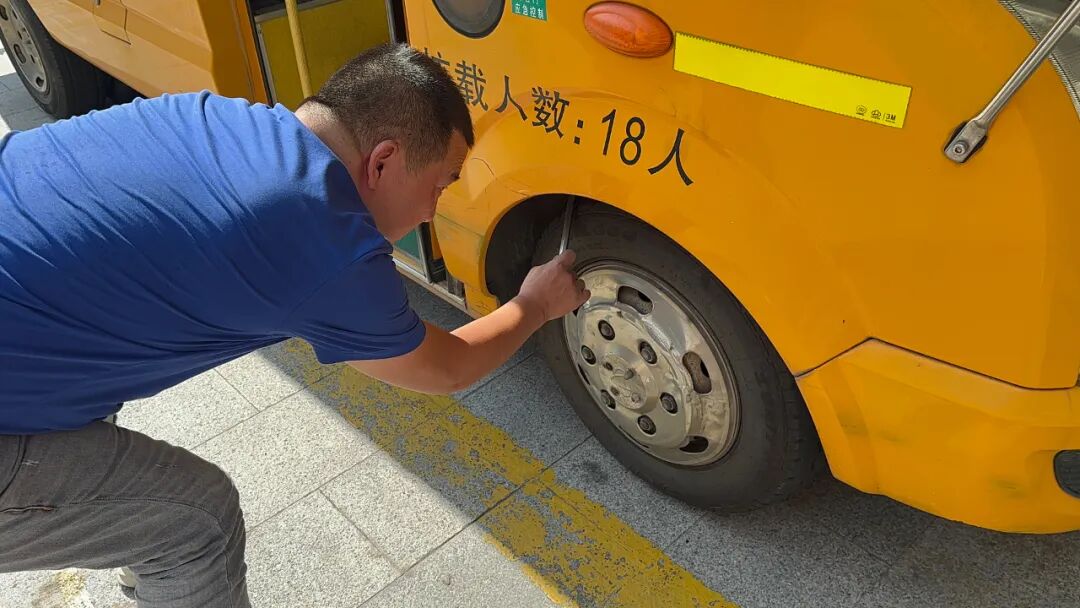 【平安校園】為愛護(hù)航，平安校車伴我行 ——石獅市恩啟頓幼兒園校車應(yīng)急疏散演練