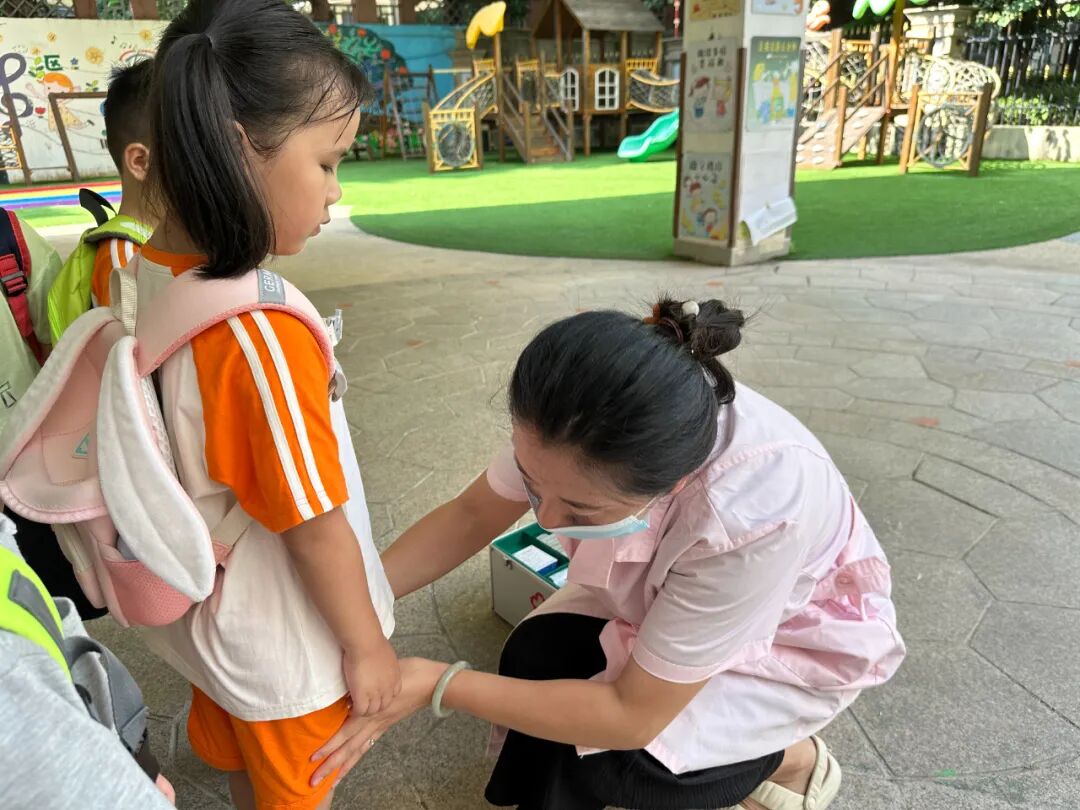 【平安校園】為愛護(hù)航，平安校車伴我行 ——石獅市恩啟頓幼兒園校車應(yīng)急疏散演練