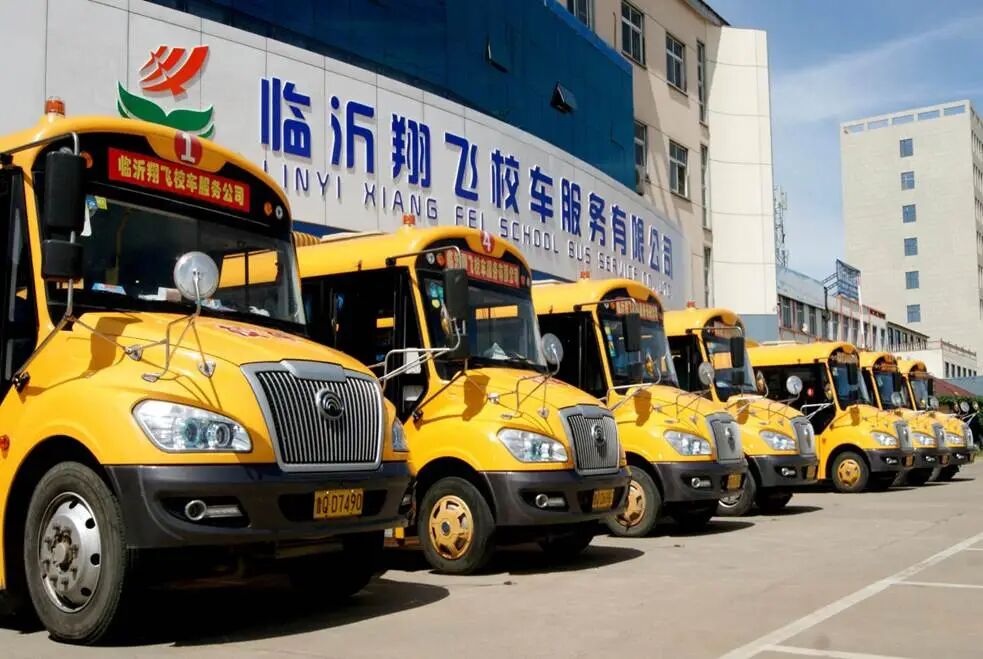 為奔跑護(hù)航，為安全加油！翔飛校車全程守護(hù)臨馬！