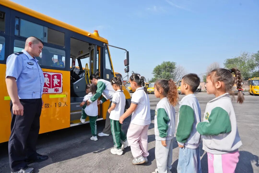 邯鄲冀南新區(qū) | 開展幼兒園校車應(yīng)急演練 筑牢校園安全防線 邯鄲冀南新區(qū) | 開展幼兒園校車應(yīng)急演練 筑牢校園安全防線