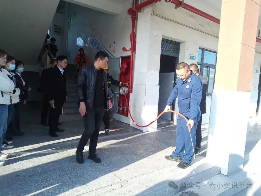 多方聯(lián)動，共保安全-------六套中心小學(xué)開展校車消防培訓(xùn)與疏散演練