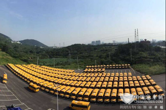 談?wù)?016年安全校車的重要選擇