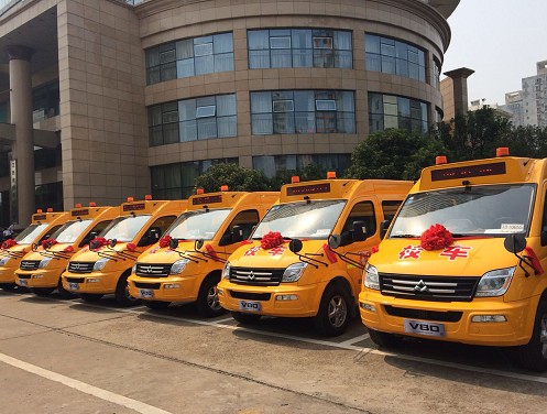 大通攜手上海煙草向江西捐贈守護星校車/ 1