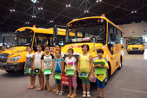 宇通客車攜“小鋼俠”ZK6559DX和ZK6729DX亮相 率先發(fā)布校車智能管理系統(tǒng)