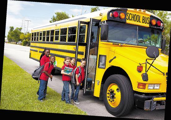 美國校車為何如此安全--九個(gè)逃生出口