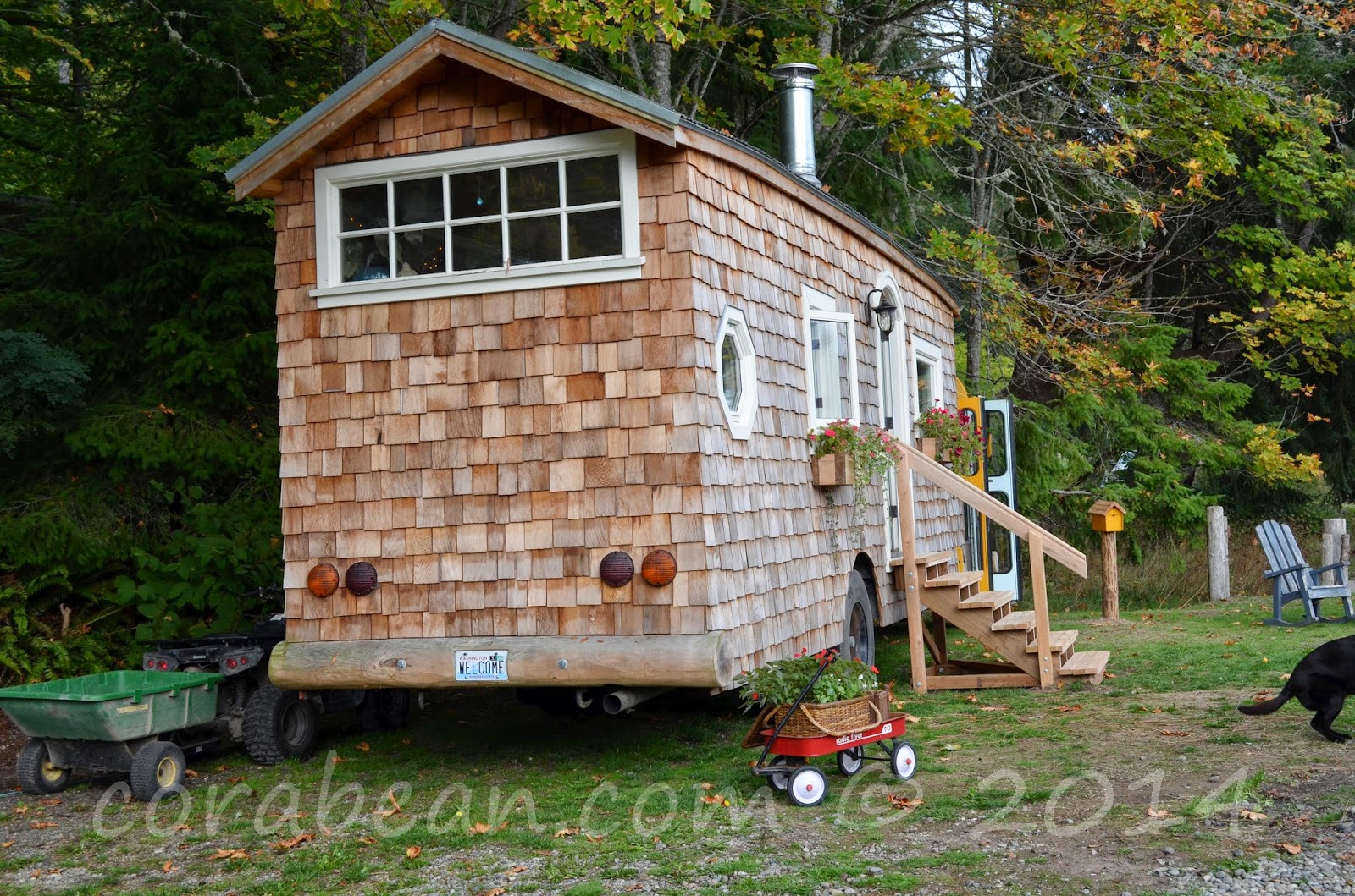 創(chuàng)意生活 美國夫婦用廢舊校車變身溫馨房車