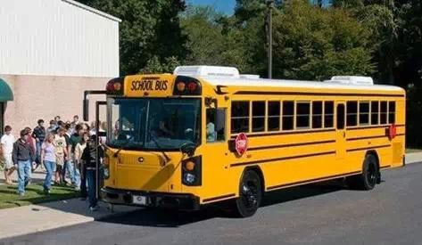 各國(guó)校車大PK   孩子安全是民族的未來