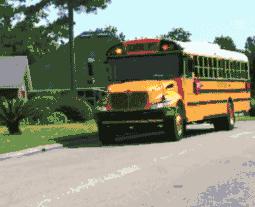 在美國 奧巴馬的座駕見到他 必須停車讓行！美國校車的安全性和優(yōu)先級