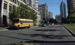 在美國 奧巴馬的座駕見到他 必須停車讓行！美國校車的安全性和優(yōu)先級