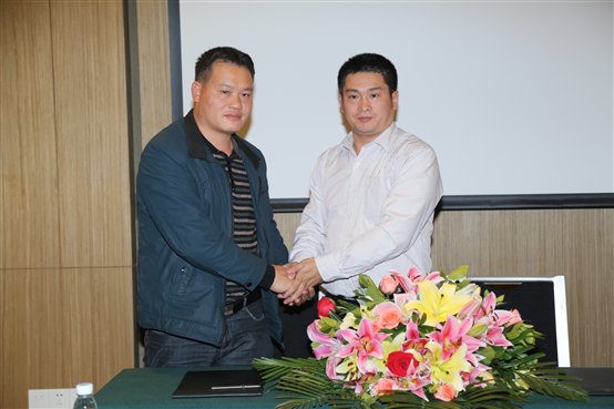 校車中的商務車 歐輝艦橋BJ6590耀動廣州 校車中的商務車 歐輝艦橋BJ6590耀動廣州