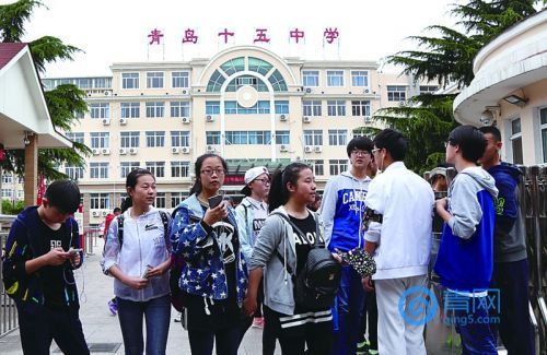 校車扮演“愛(ài)心送考車”服務(wù)中考考生 校車扮演“愛(ài)心送考車”服務(wù)中考考生
