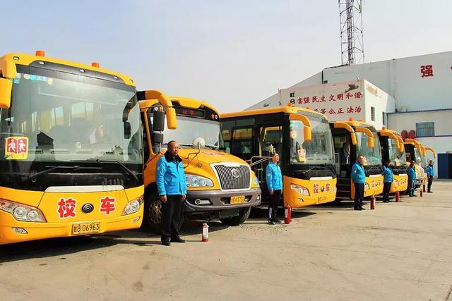 ＠嘉峪關(guān)家長，新學(xué)期，校車開車?yán)玻∥覀冇挚梢宰＼嚾ド舷聦W(xué)嘍！