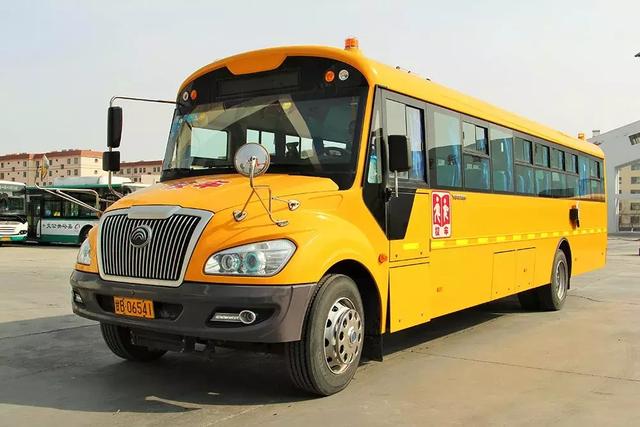 ＠嘉峪關(guān)家長，新學(xué)期，校車開車?yán)?！我們又可以坐著校車去上下學(xué)嘍！