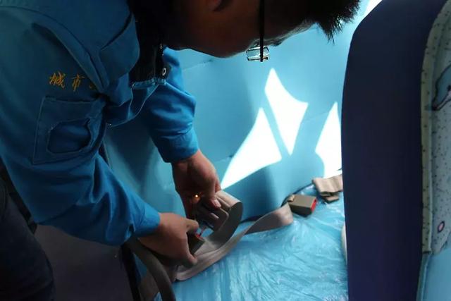 ＠嘉峪關(guān)家長，新學(xué)期，校車開車?yán)玻∥覀冇挚梢宰＼嚾ド舷聦W(xué)嘍！