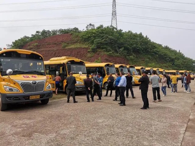 守校車管理底線，護學(xué)生生命安全