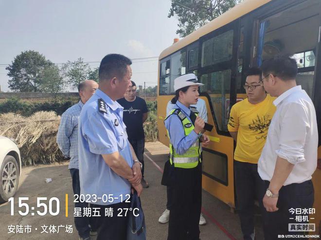 安陸多部門聯(lián)合開展校車安全檢查/ 安陸多部門聯(lián)合開展校車安全檢查