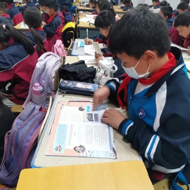 中方縣：鄉(xiāng)村校車“跑出”幸?！靶赂叨取? border=