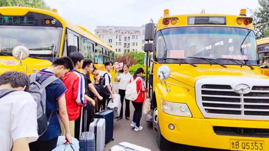 溫情守護(hù)十一載 愛(ài)心送考再啟航