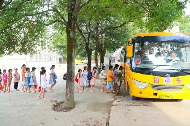 湖南新田：鄉(xiāng)村校車 平安運行