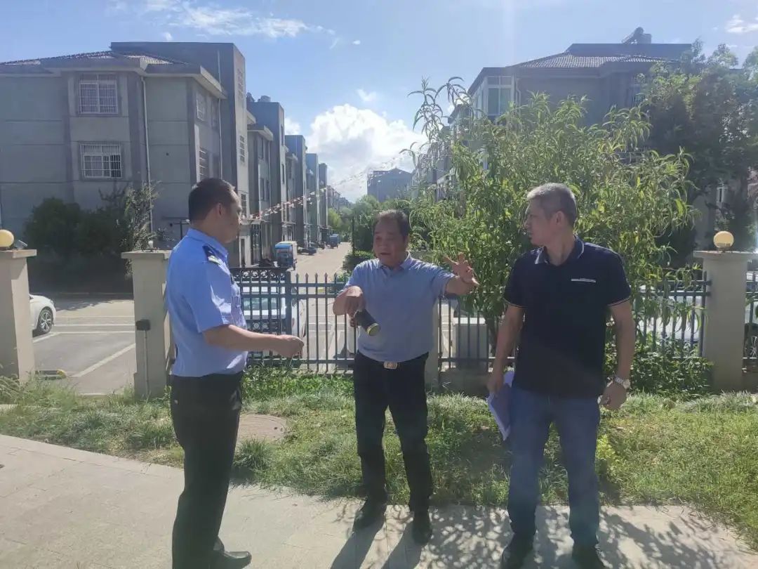 秀洲區(qū)多部門共同勘察校車行駛路線/ 圖片