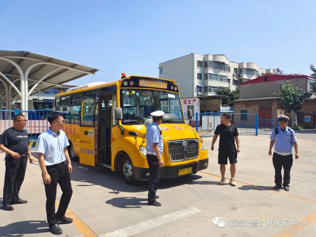 臨清交警大隊聯(lián)合相關(guān)部門開展校車安全專項檢查/ 圖片