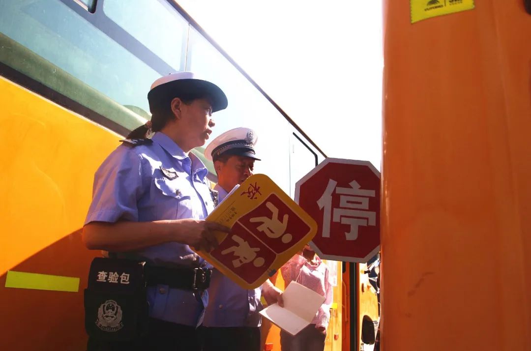 【豫筑平安】秋季開(kāi)學(xué)在即 武陟交警開(kāi)展校車安全大“體檢” 圖片