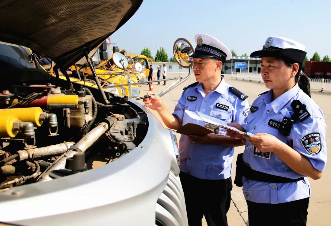 【豫筑平安】秋季開(kāi)學(xué)在即 武陟交警開(kāi)展校車安全大“體檢” 圖片