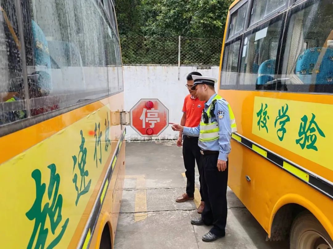 肇慶交警開展全市校車安全隱患大排查/ 圖片