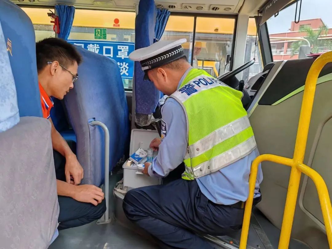 肇慶交警開展全市校車安全隱患大排查/ 圖片