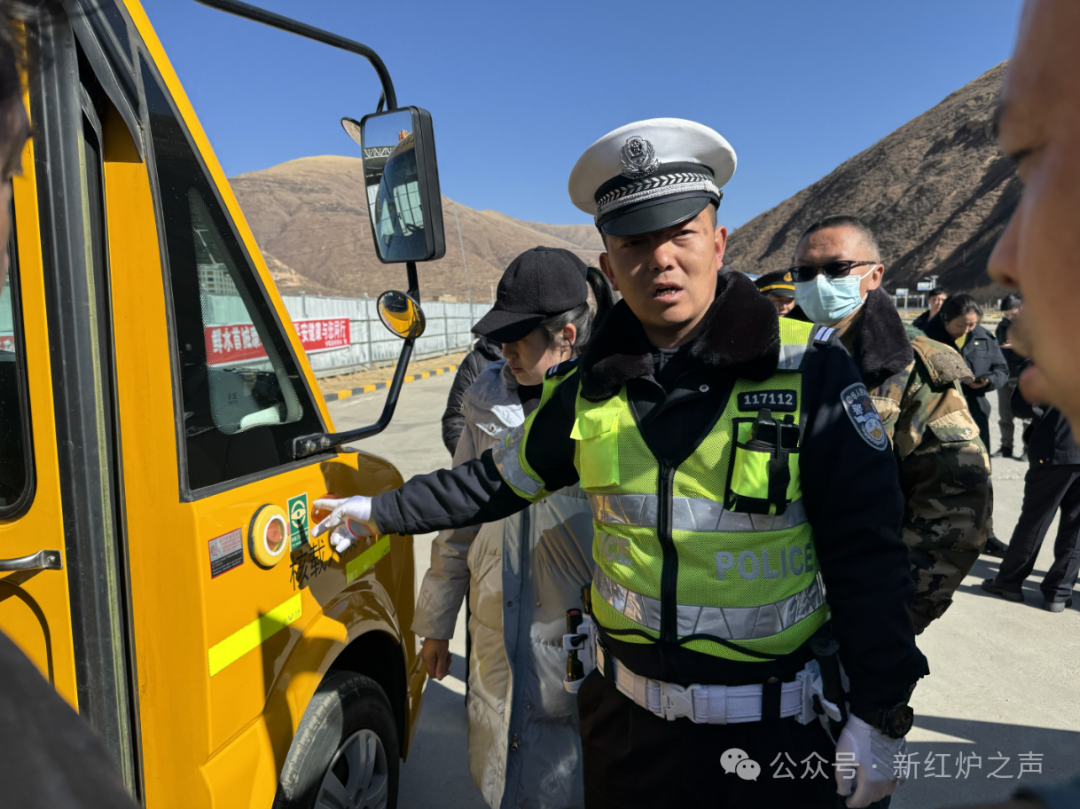 【實(shí)時(shí)爐霍】爐霍縣開(kāi)展校車(chē)安全培訓(xùn) 圖片