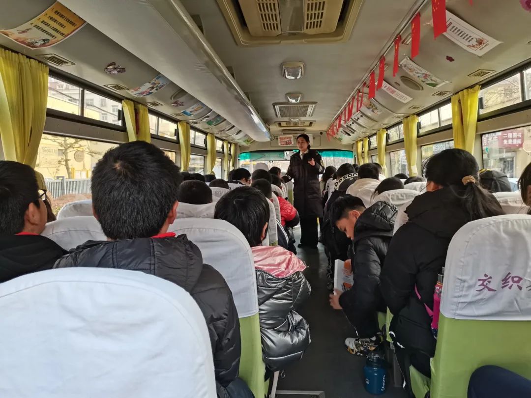 校車疏散常演練 平安出行永相伴——黃山小學2024年開展校車疏散演練活動