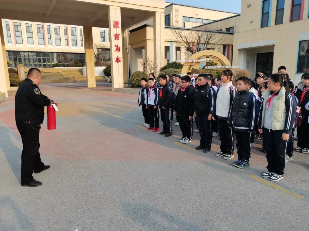 校車疏散常演練 平安出行永相伴——黃山小學2024年開展校車疏散演練活動