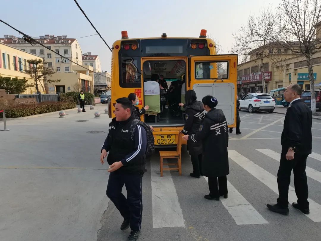 校車疏散常演練 平安出行永相伴——黃山小學2024年開展校車疏散演練活動