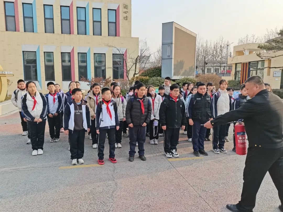 校車疏散常演練 平安出行永相伴——黃山小學2024年開展校車疏散演練活動