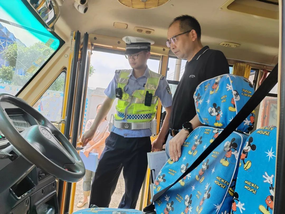 為校車“做體檢”！通挽鎮(zhèn)聯(lián)合多部門開展校車安全大檢查