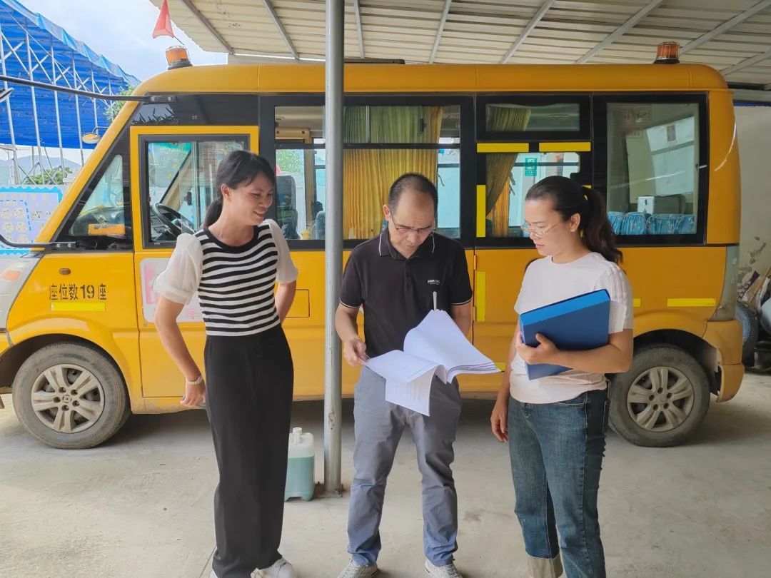 為校車“做體檢”！通挽鎮(zhèn)聯(lián)合多部門開展校車安全大檢查