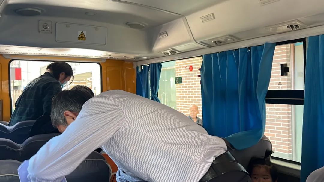 “為愛(ài)護(hù)航，校車安全伴我行”——上海松江區(qū)玉樹(shù)幼兒園校車安全應(yīng)急演練活動(dòng)