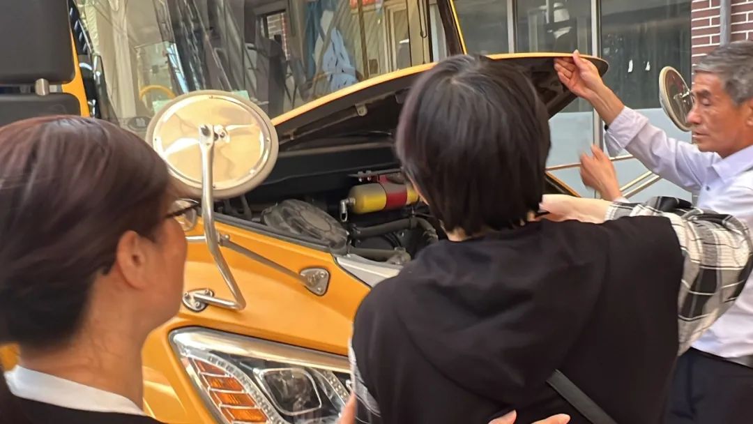 “為愛(ài)護(hù)航，校車安全伴我行”——上海松江區(qū)玉樹(shù)幼兒園校車安全應(yīng)急演練活動(dòng)