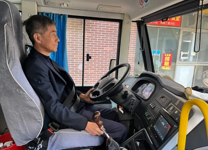 “為愛(ài)護(hù)航，校車安全伴我行”——上海松江區(qū)玉樹(shù)幼兒園校車安全應(yīng)急演練活動(dòng)