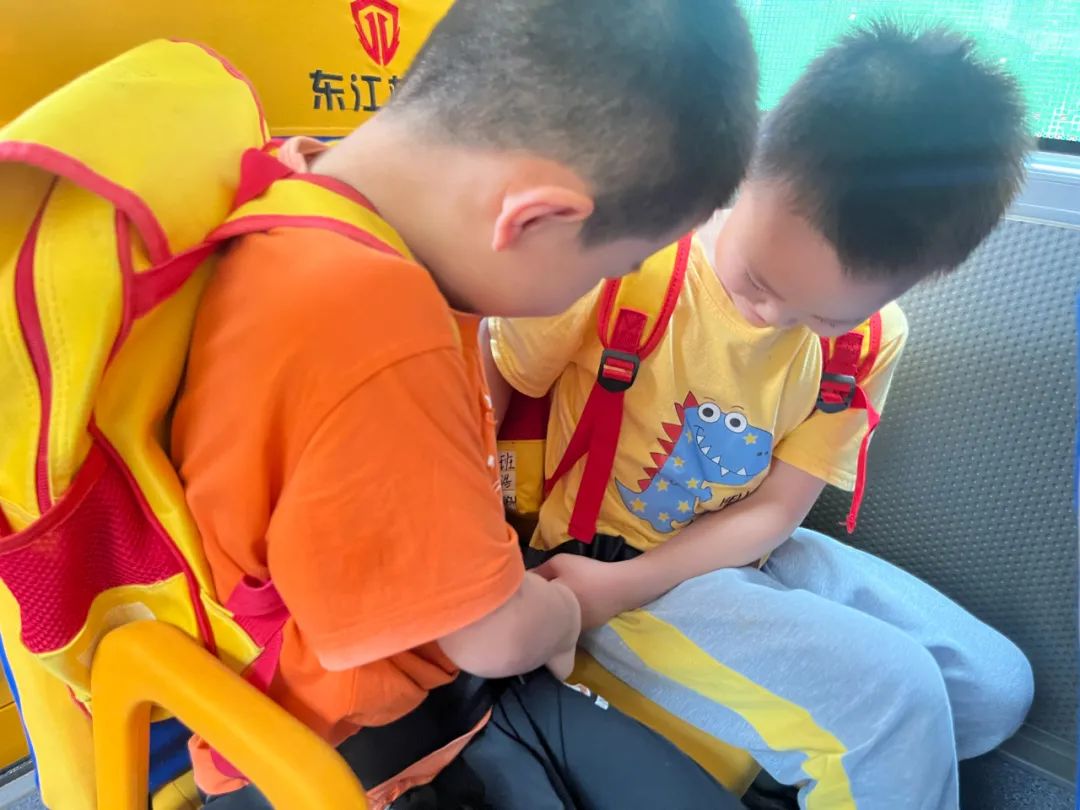 安全乘校車 平安伴我行——大嶺金色未來幼兒園校車消防應(yīng)急演練 安全乘校車 平安伴我行——大嶺金色未來幼兒園校車消防應(yīng)急演練