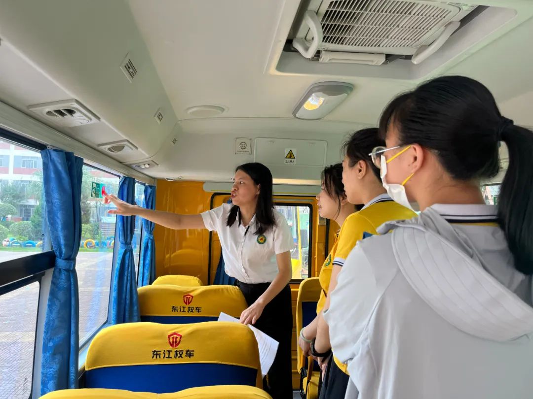 安全乘校車 平安伴我行——大嶺金色未來幼兒園校車消防應(yīng)急演練 安全乘校車 平安伴我行——大嶺金色未來幼兒園校車消防應(yīng)急演練