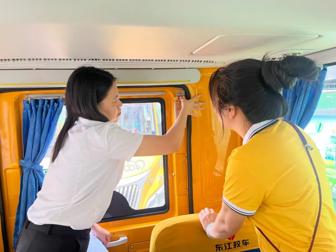 安全乘校車 平安伴我行——大嶺金色未來幼兒園校車消防應(yīng)急演練 安全乘校車 平安伴我行——大嶺金色未來幼兒園校車消防應(yīng)急演練