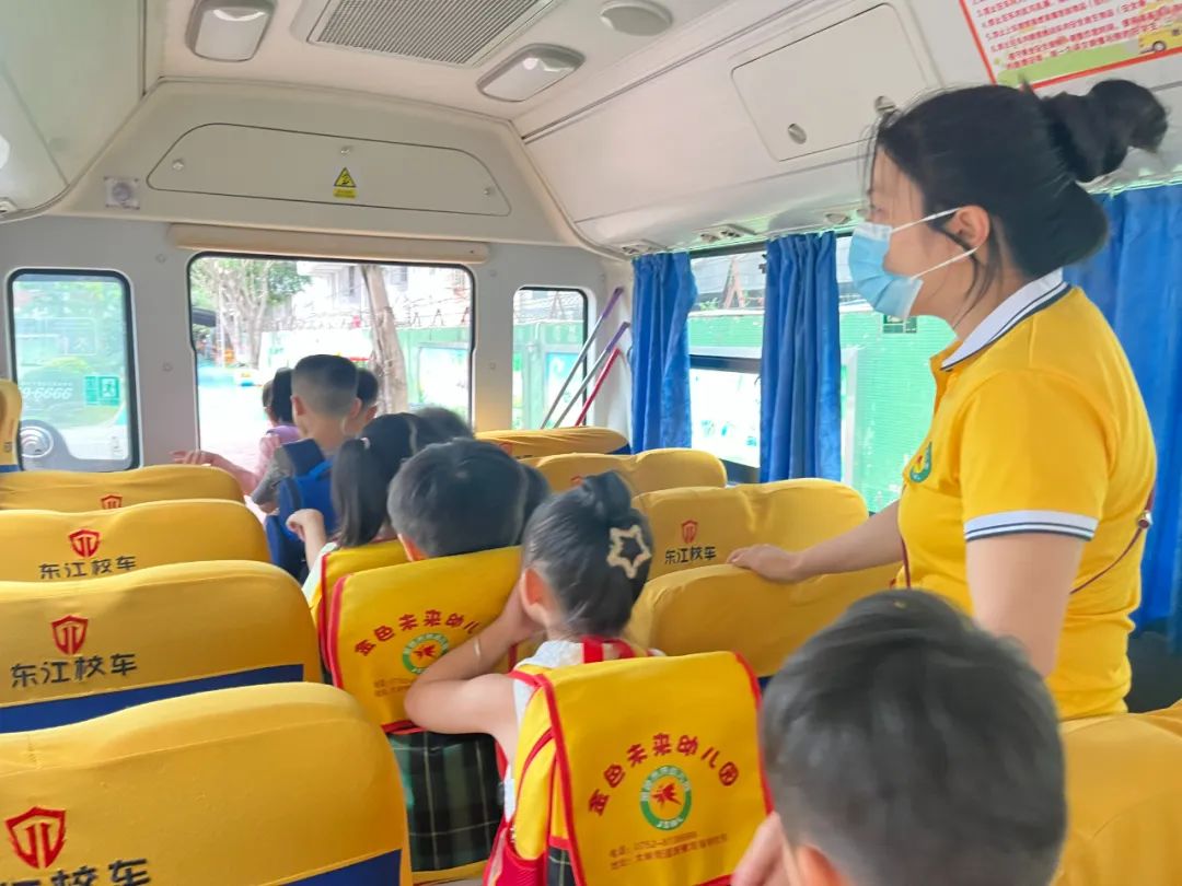 安全乘校車 平安伴我行——大嶺金色未來幼兒園校車消防應(yīng)急演練 安全乘校車 平安伴我行——大嶺金色未來幼兒園校車消防應(yīng)急演練